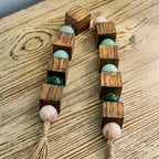 RI25-NG07 Luhpar Decorative Wood & Stone Garland Green & Natural with Tassels