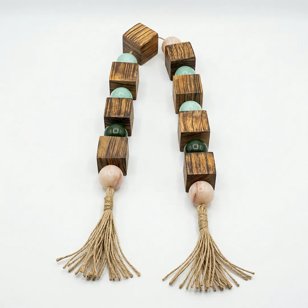 RI25-NG07 Luhpar Decorative Wood & Stone Garland Green & Natural with Tassels