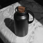 502876 Eva Solo Silhouette Vacuum Jug – Matte Black with Brass Pouring Lip, 1.0 Litre