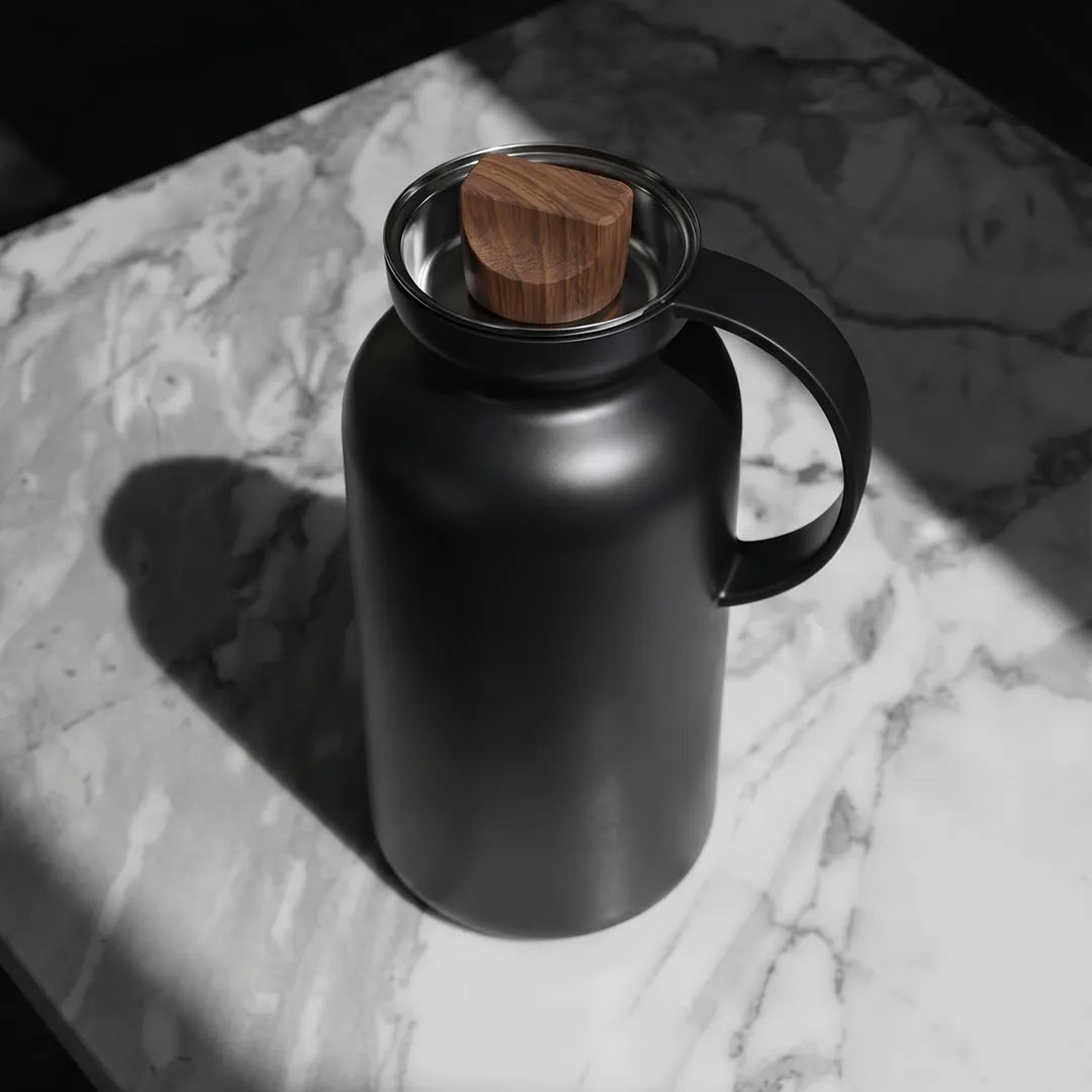 502876 Eva Solo Silhouette Vacuum Jug – Matte Black with Brass Pouring Lip, 1.0 Litre