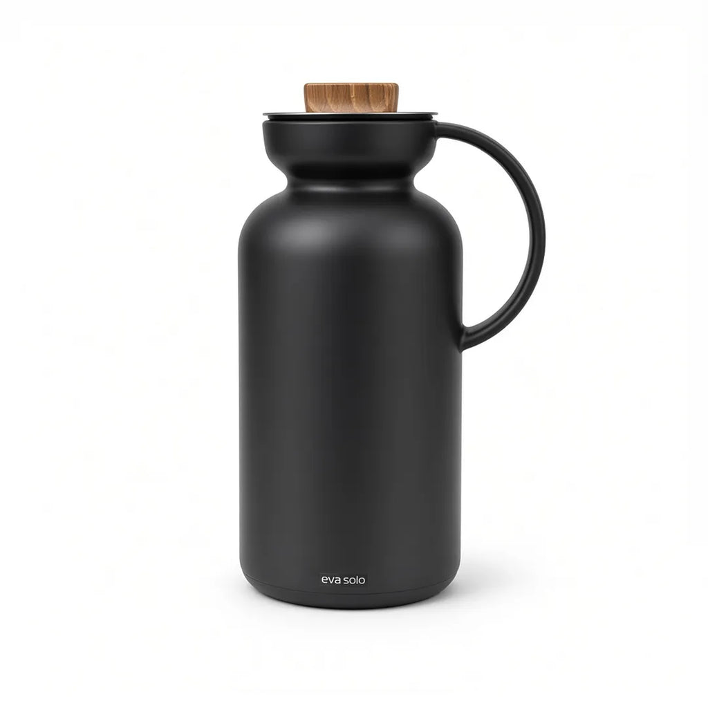 502876 Eva Solo Silhouette Vacuum Jug – Matte Black with Brass Pouring Lip, 1.0 Litre