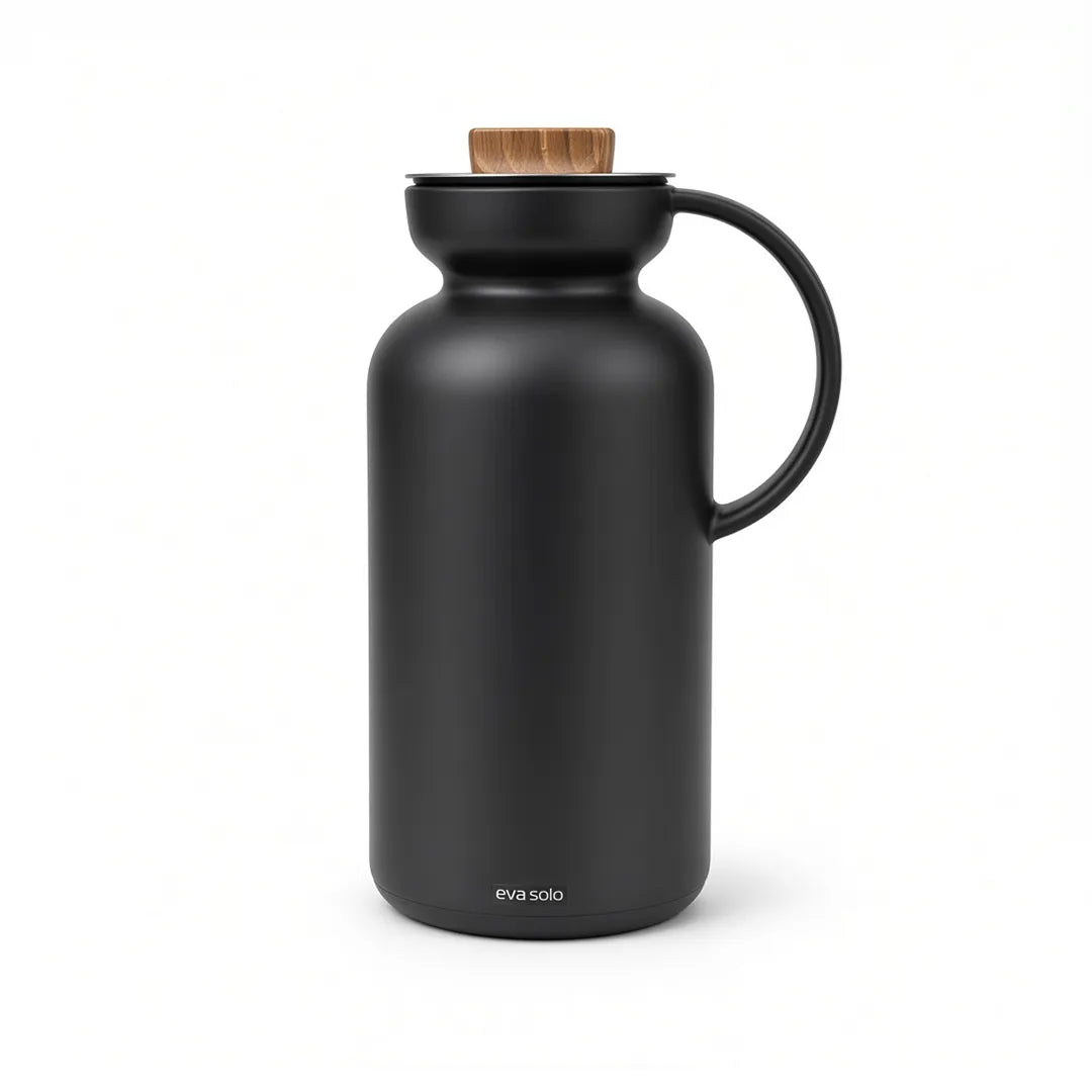 502876 Eva Solo Silhouette Vacuum Jug – Matte Black with Brass Pouring Lip, 1.0 Litre