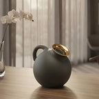 6171 Eva Solo Premium Sculptural Vacuum Jug – Matte Charcoal Grey & Gold, 1.0 Litre