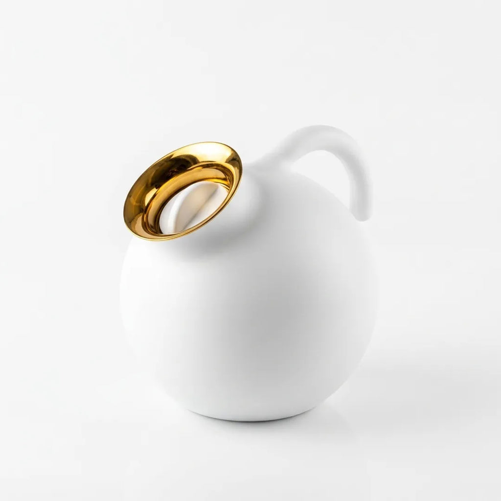 6686 Eva Solo Sculptural Vacuum Jug – Matte White & Gold, 1.0 Litre