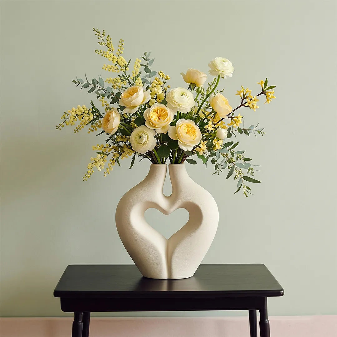 SD698 Ceramic Flower Vase Heart Hollow Decorative Vase 24 cm