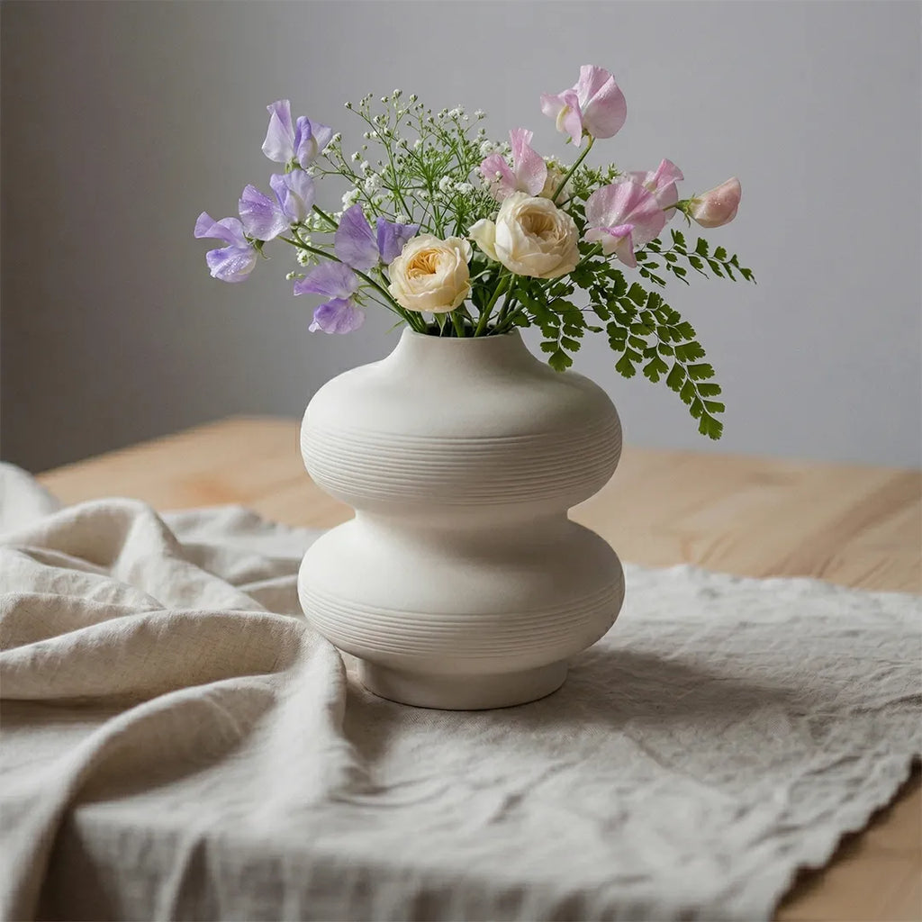 XXT25 Ceramic Flower Vase Rounded Sculptural Decorative Vase 22 cm